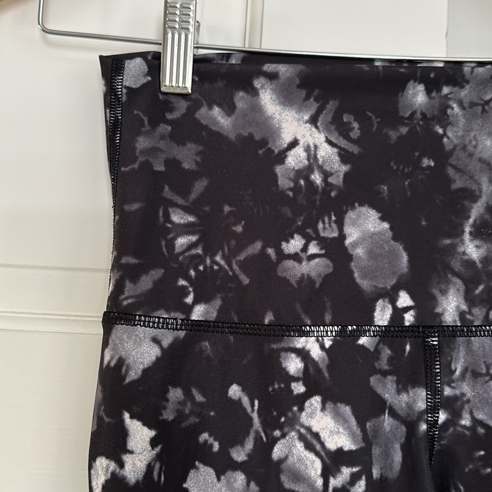 Lululemon Wunder Under Crop (Hi-Rise) Dusk Tie Dye size 6 - Picture 4 of 7